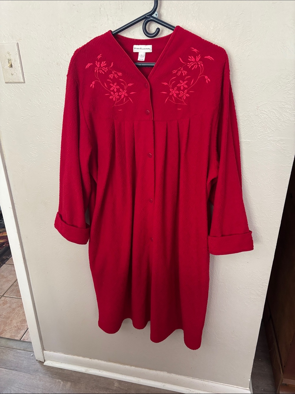 Miss Elaine Size XL Red Embroidered Snap-Front Women's Robe